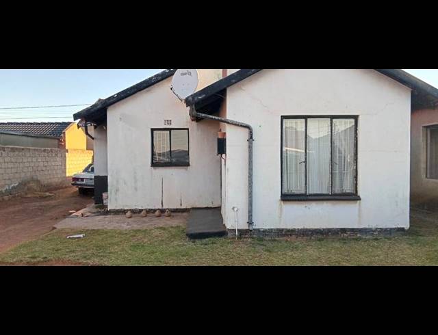 3 BEDROOM HOUSE FOR SALE IN PROTEA GLEN